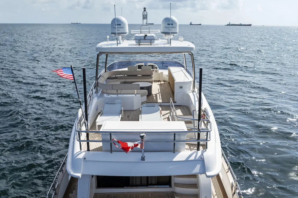Yacht Photo 8